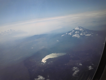 富士山と山中湖.JPG